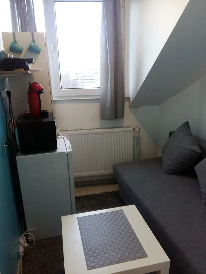 Private Studio Brussels Airport דירה